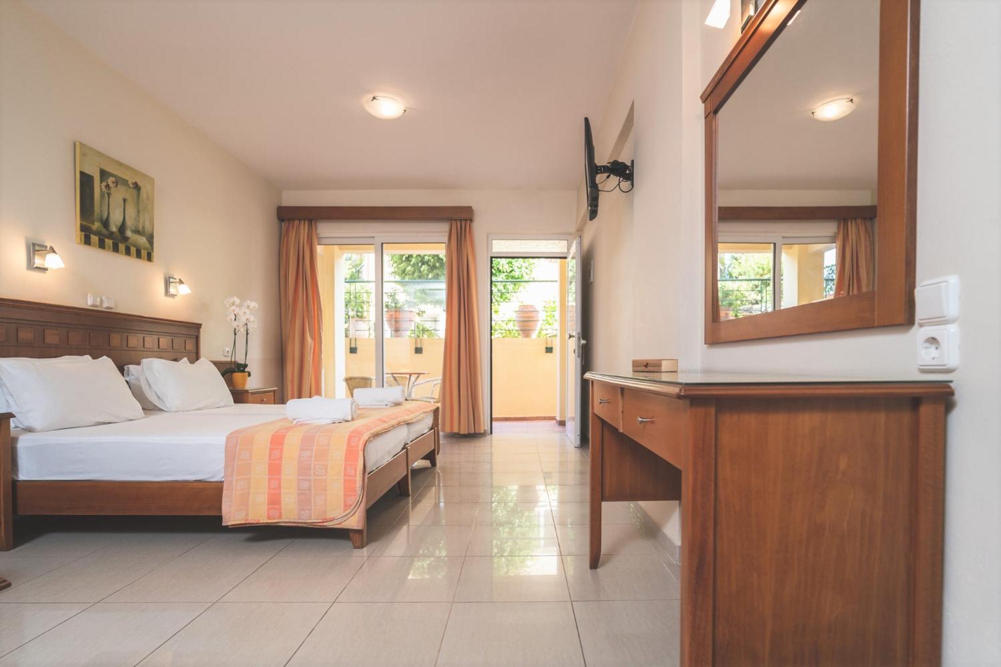 Helios Apartments Kato Daratso Bagian luar foto