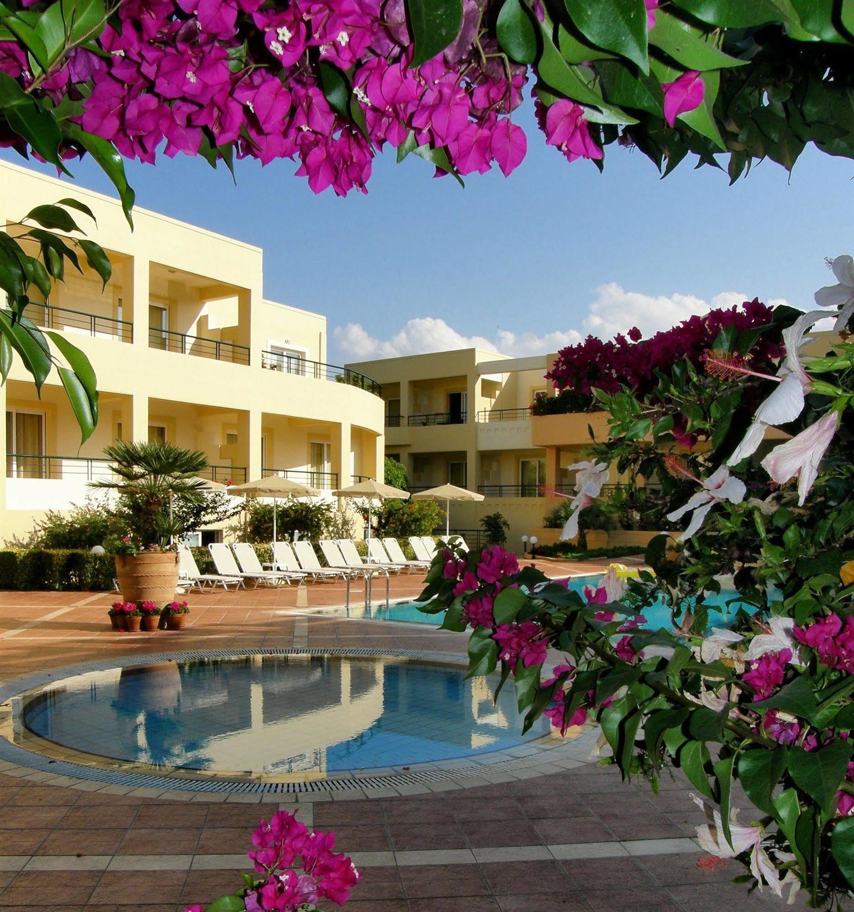 Helios Apartments Kato Daratso Bagian luar foto
